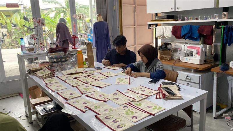 Program Pengembangan UMKM melalui Program SEKAR MUKTI (Sentra Kreasi Masyarakat Muara Bakti)
